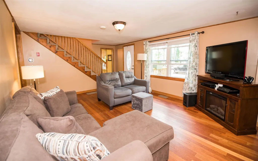 12 Riverside Drive Fremont NH 03044