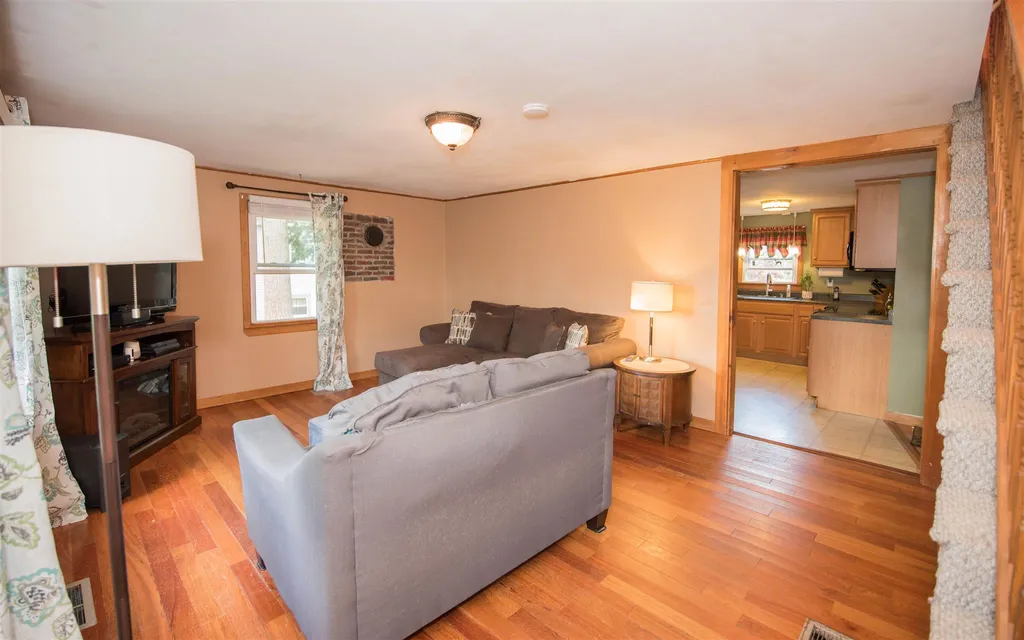12 Riverside Drive Fremont NH 03044