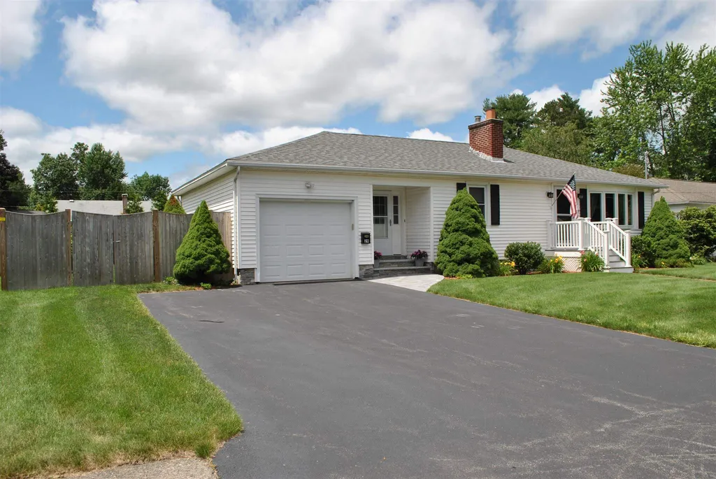 29 Harris Street Nashua NH 03060