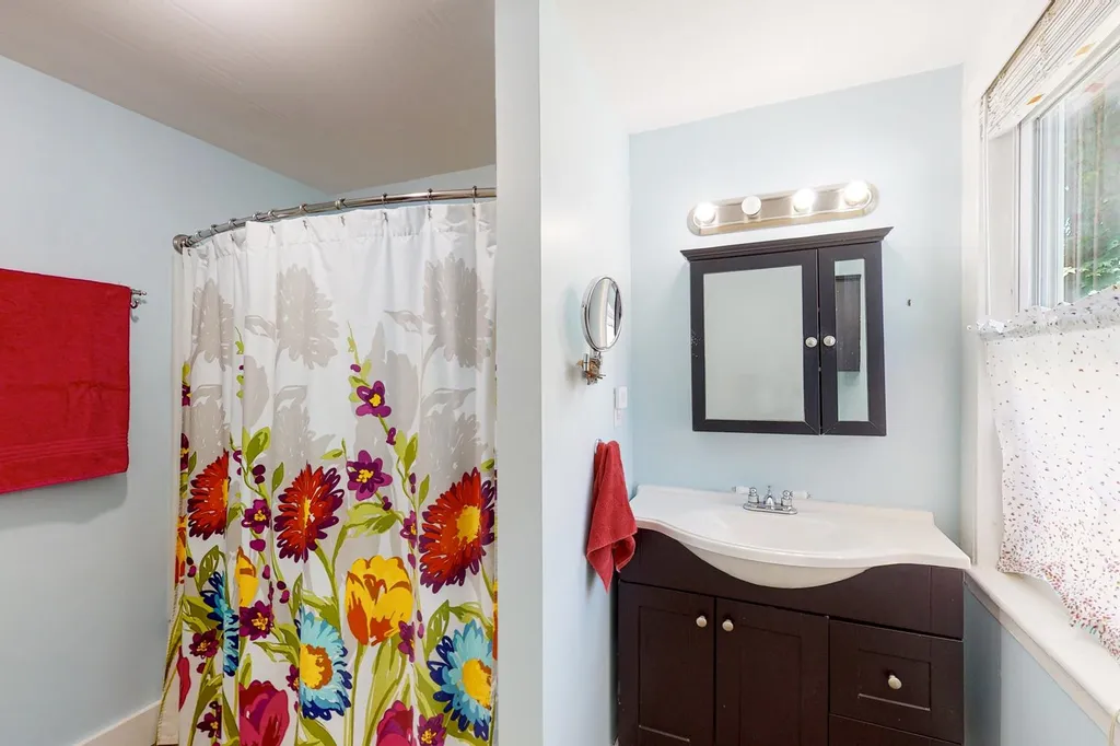 31 Academy Square Laconia NH 03246