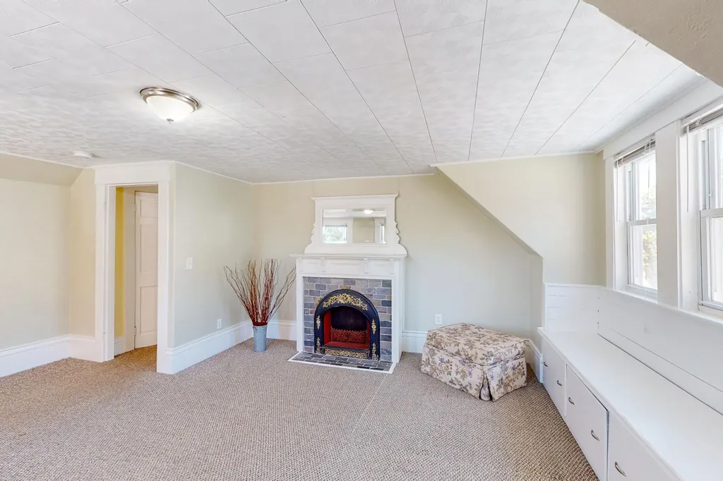 31 Academy Square Laconia NH 03246