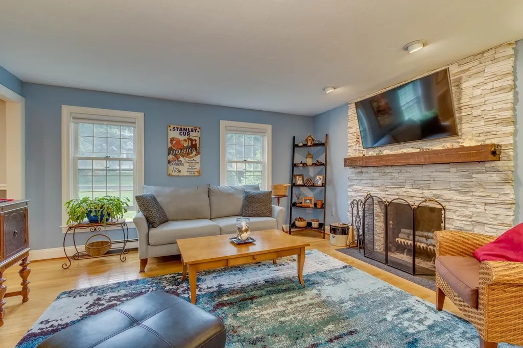 27 Oakmont Drive Concord NH 03301