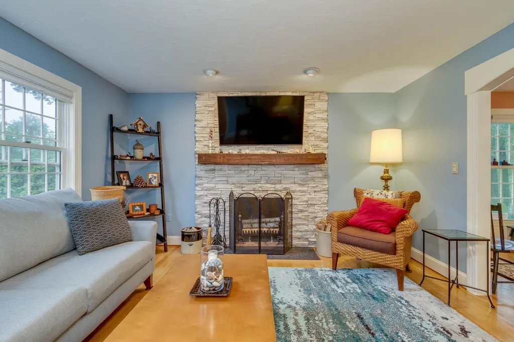 27 Oakmont Drive Concord NH 03301