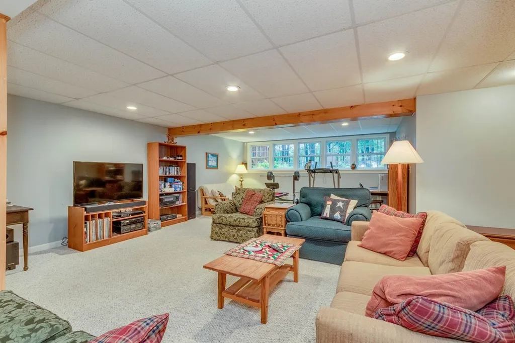 27 Oakmont Drive Concord NH 03301