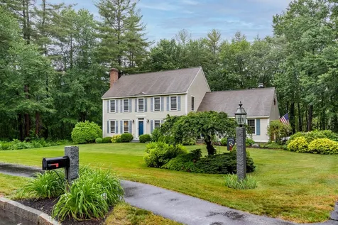 27 Oakmont Drive Concord NH 03301