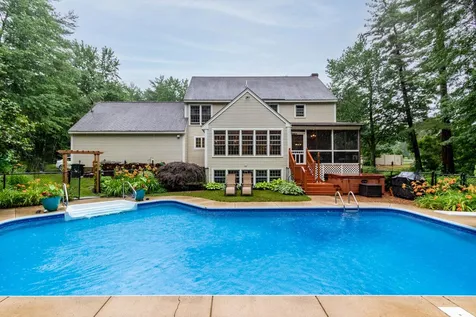 27 Oakmont Drive Concord NH 03301