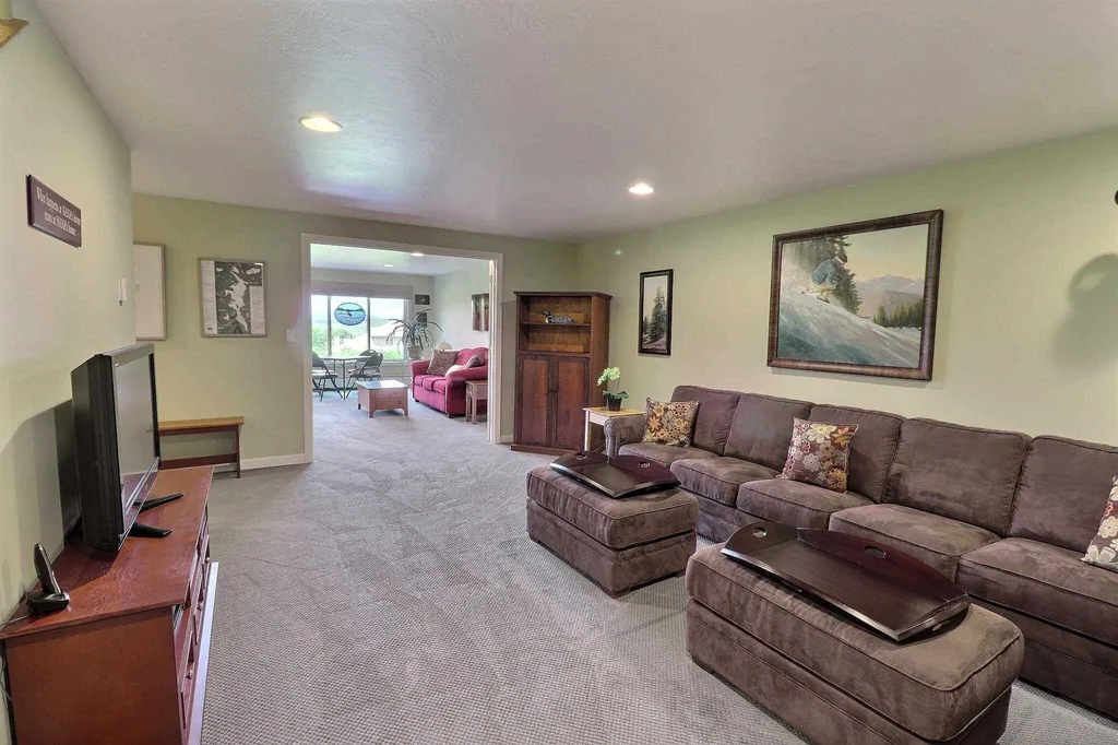 28 N Peak Village Road Newbury NH 03255