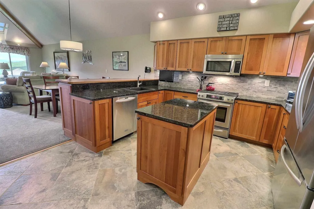 28 N Peak Village Road Newbury NH 03255
