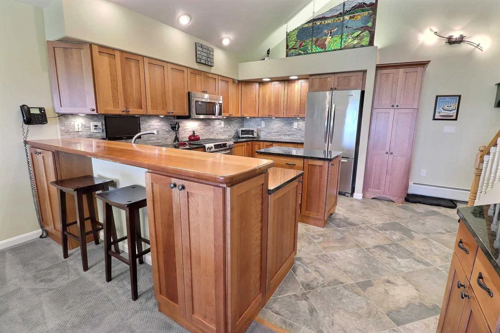 28 N Peak Village Road Newbury NH 03255