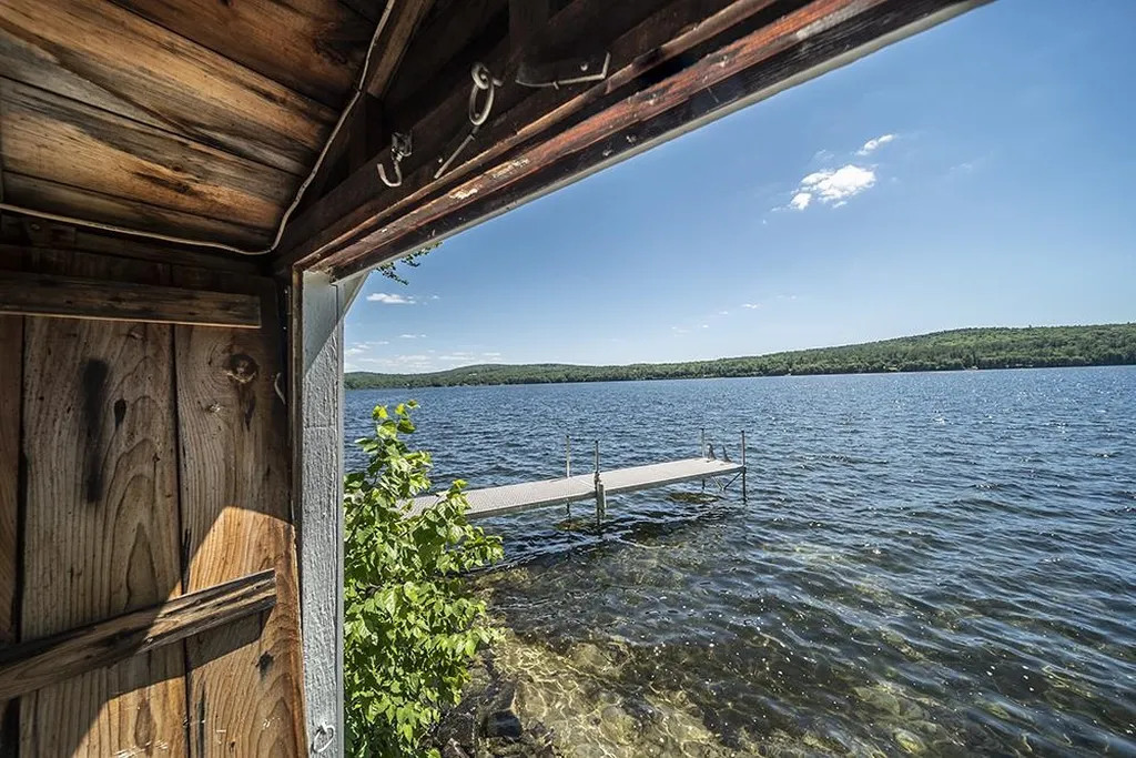 18 Pike Island Road Meredith NH 03253