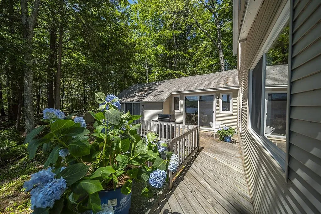 18 Pike Island Road Meredith NH 03253