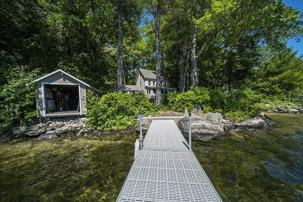 18 Pike Island Road Meredith NH 03253
