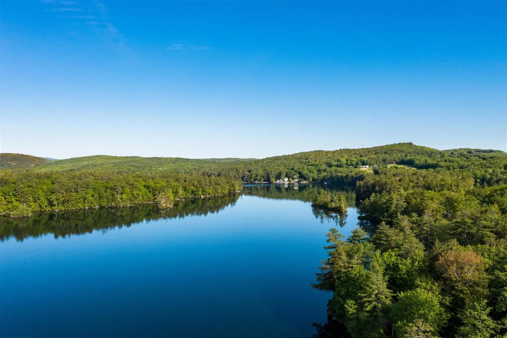 18 Pike Island Road Meredith NH 03253