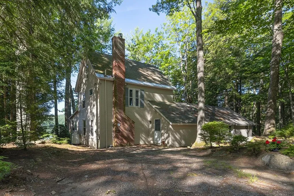 18 Pike Island Road Meredith NH 03253