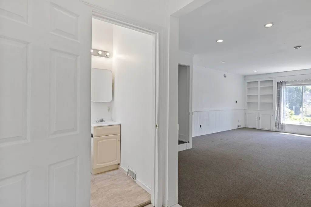 26 Suzanne Drive Portsmouth NH 03801
