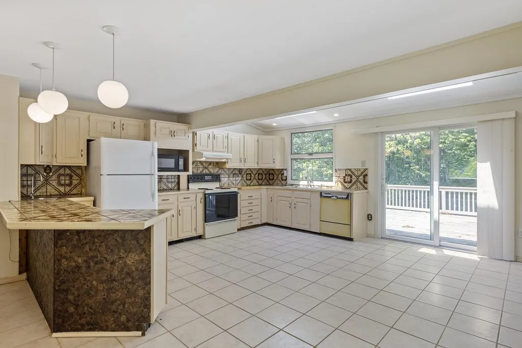 26 Suzanne Drive Portsmouth NH 03801