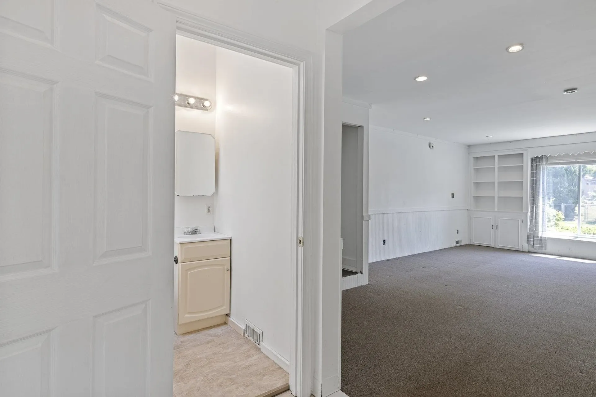 26 Suzanne Drive Portsmouth NH 03801