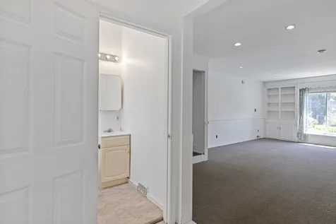 26 Suzanne Drive Portsmouth NH 03801