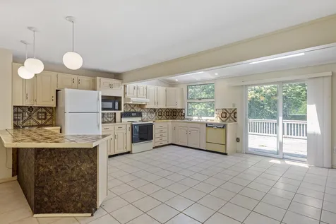 26 Suzanne Drive Portsmouth NH 03801