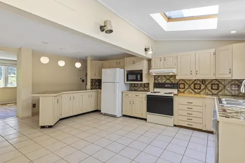 26 Suzanne Drive Portsmouth NH 03801