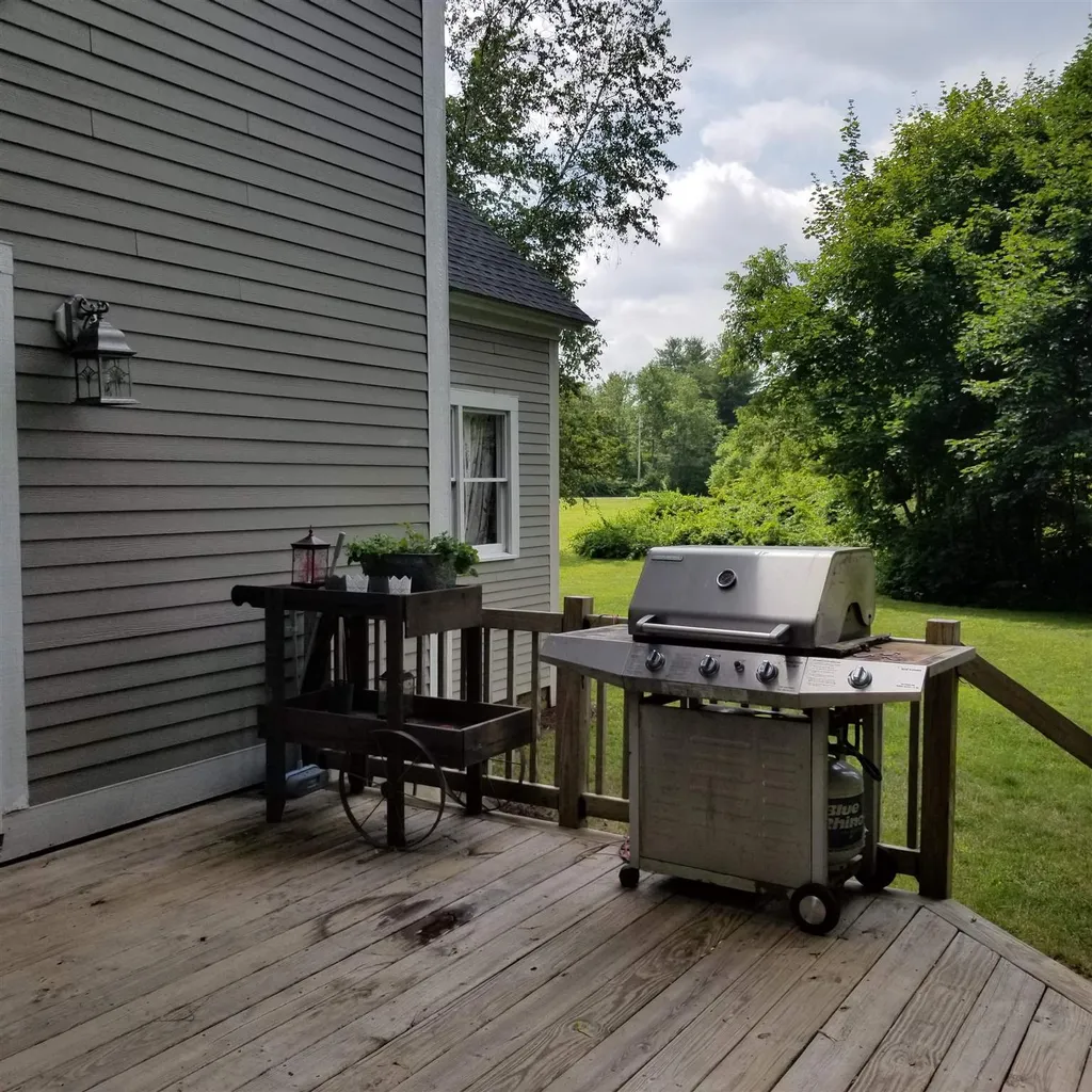 64 Oak Street Newport NH 03773