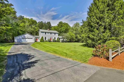 17 Douglas Drive Amherst NH 03031