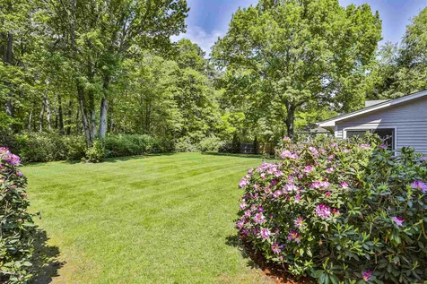 17 Douglas Drive Amherst NH 03031