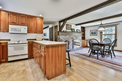 17 Douglas Drive Amherst NH 03031