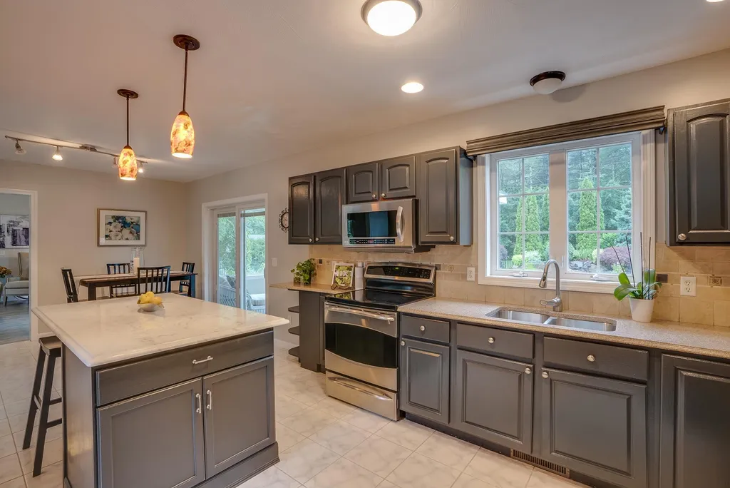 46 Buckingham Drive Londonderry NH 03053