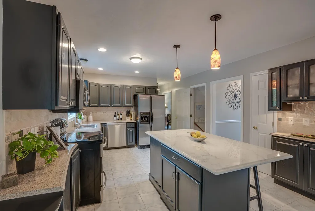 46 Buckingham Drive Londonderry NH 03053