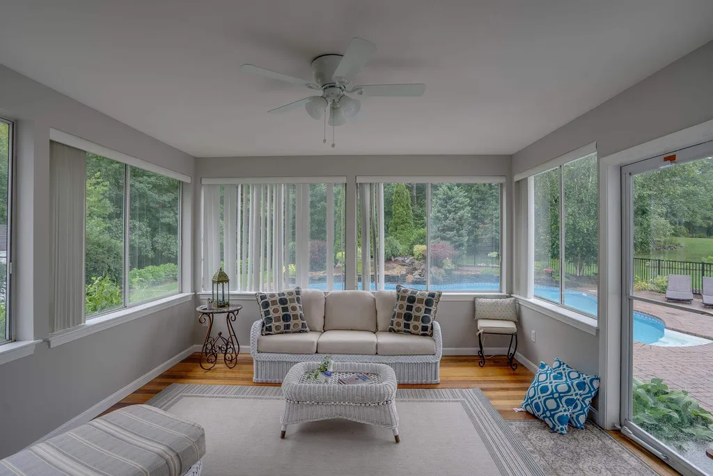 46 Buckingham Drive Londonderry NH 03053