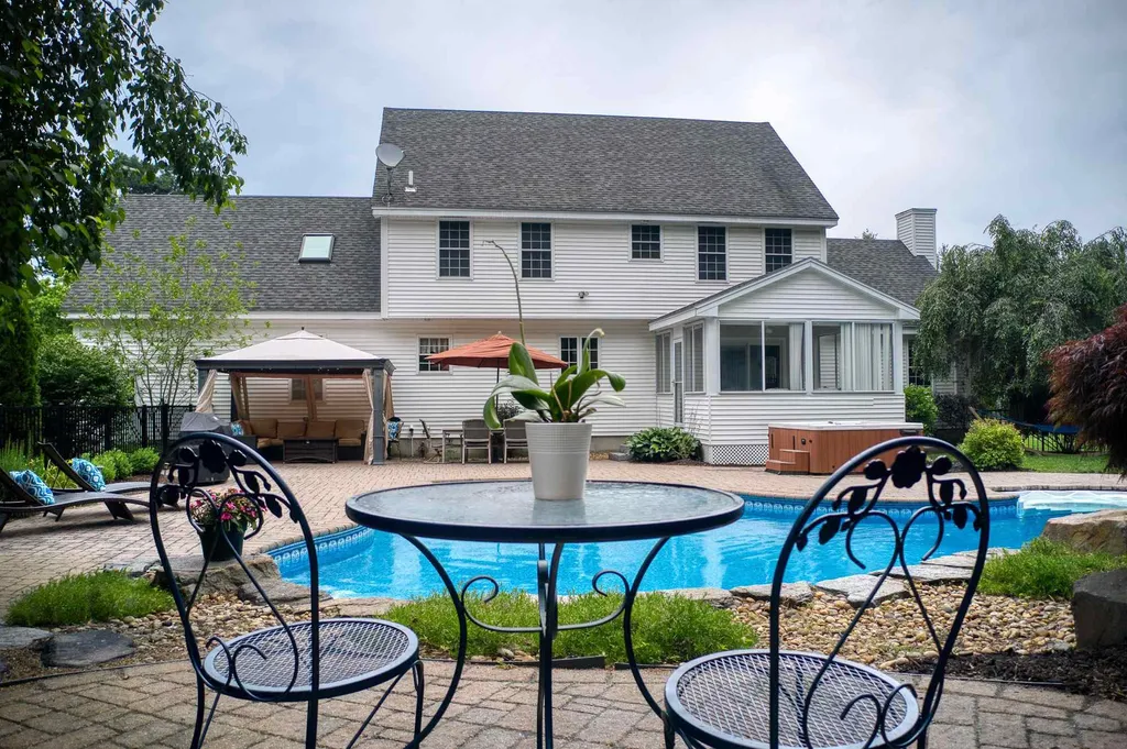 46 Buckingham Drive Londonderry NH 03053