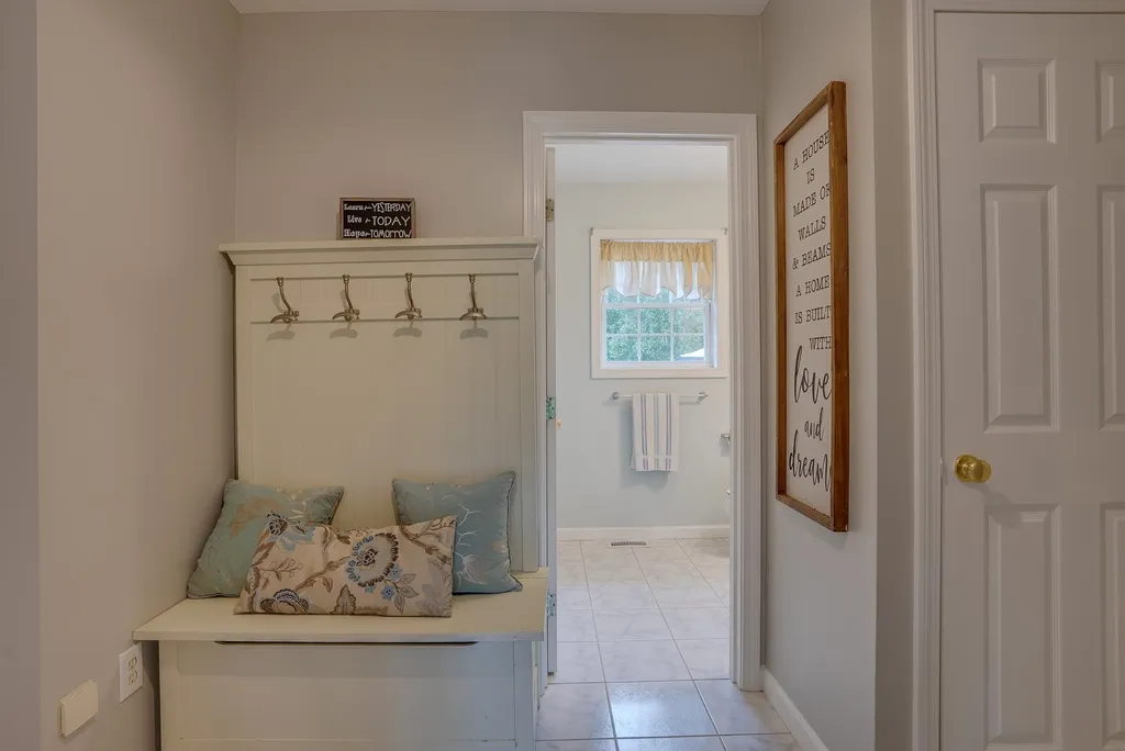 46 Buckingham Drive Londonderry NH 03053