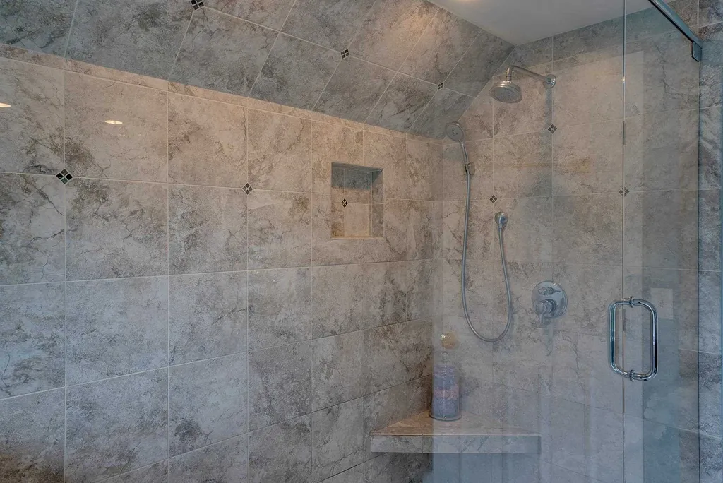 46 Buckingham Drive Londonderry NH 03053