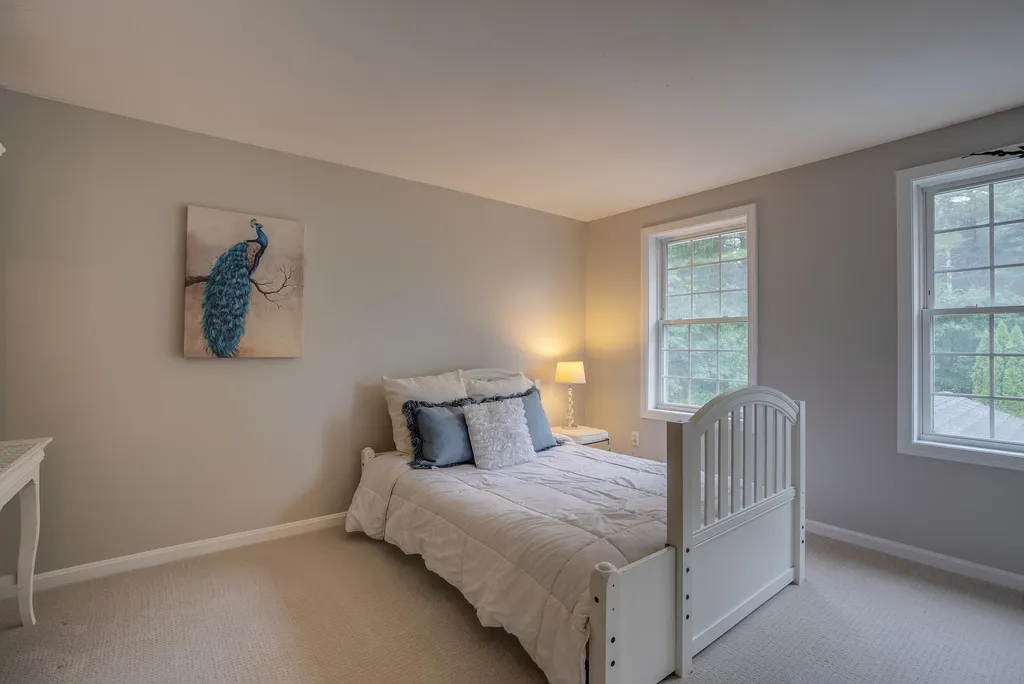46 Buckingham Drive Londonderry NH 03053