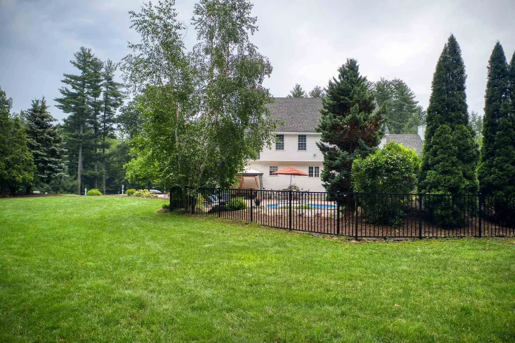 46 Buckingham Drive Londonderry NH 03053