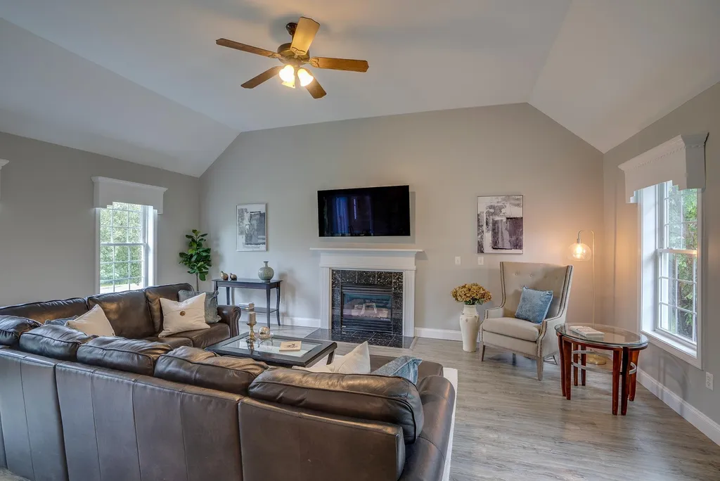46 Buckingham Drive Londonderry NH 03053