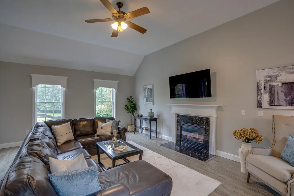46 Buckingham Drive Londonderry NH 03053