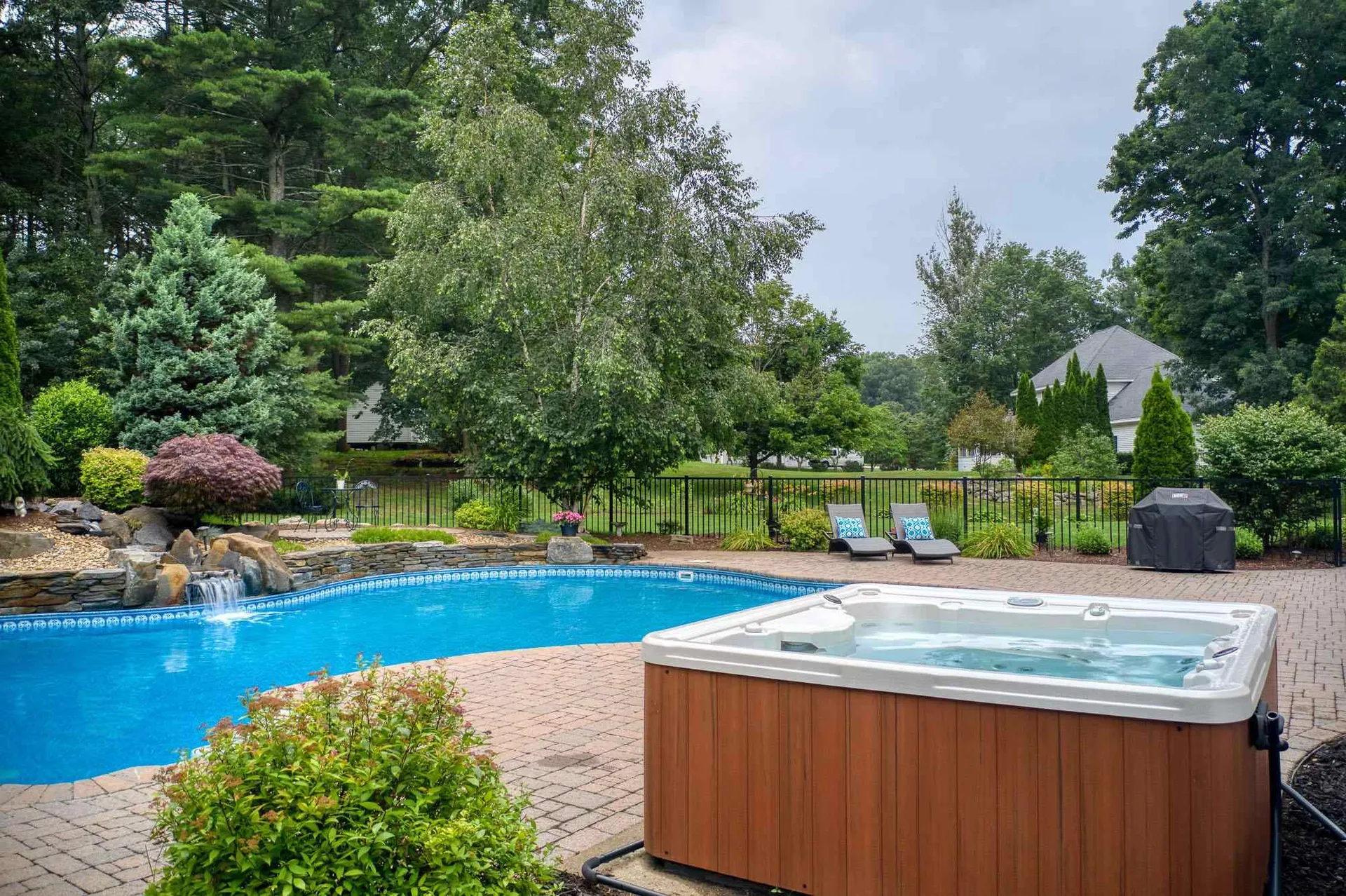 46 Buckingham Drive Londonderry NH 03053