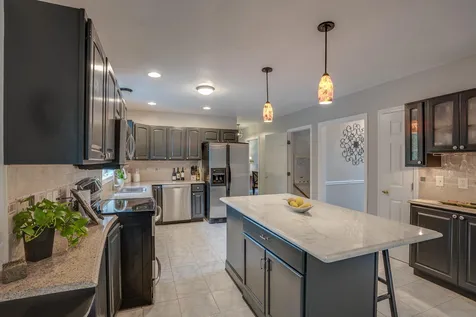 46 Buckingham Drive Londonderry NH 03053