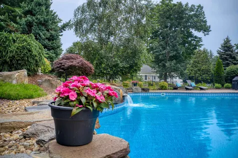 46 Buckingham Drive Londonderry NH 03053