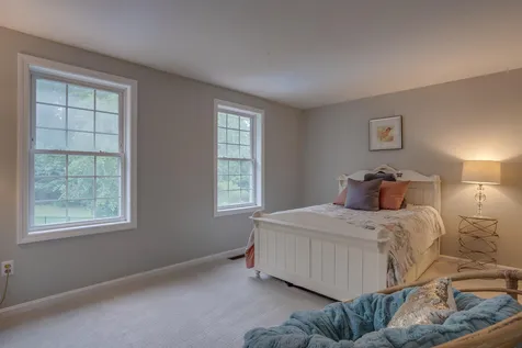 46 Buckingham Drive Londonderry NH 03053