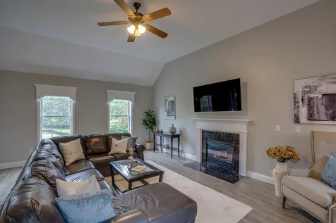 46 Buckingham Drive Londonderry NH 03053