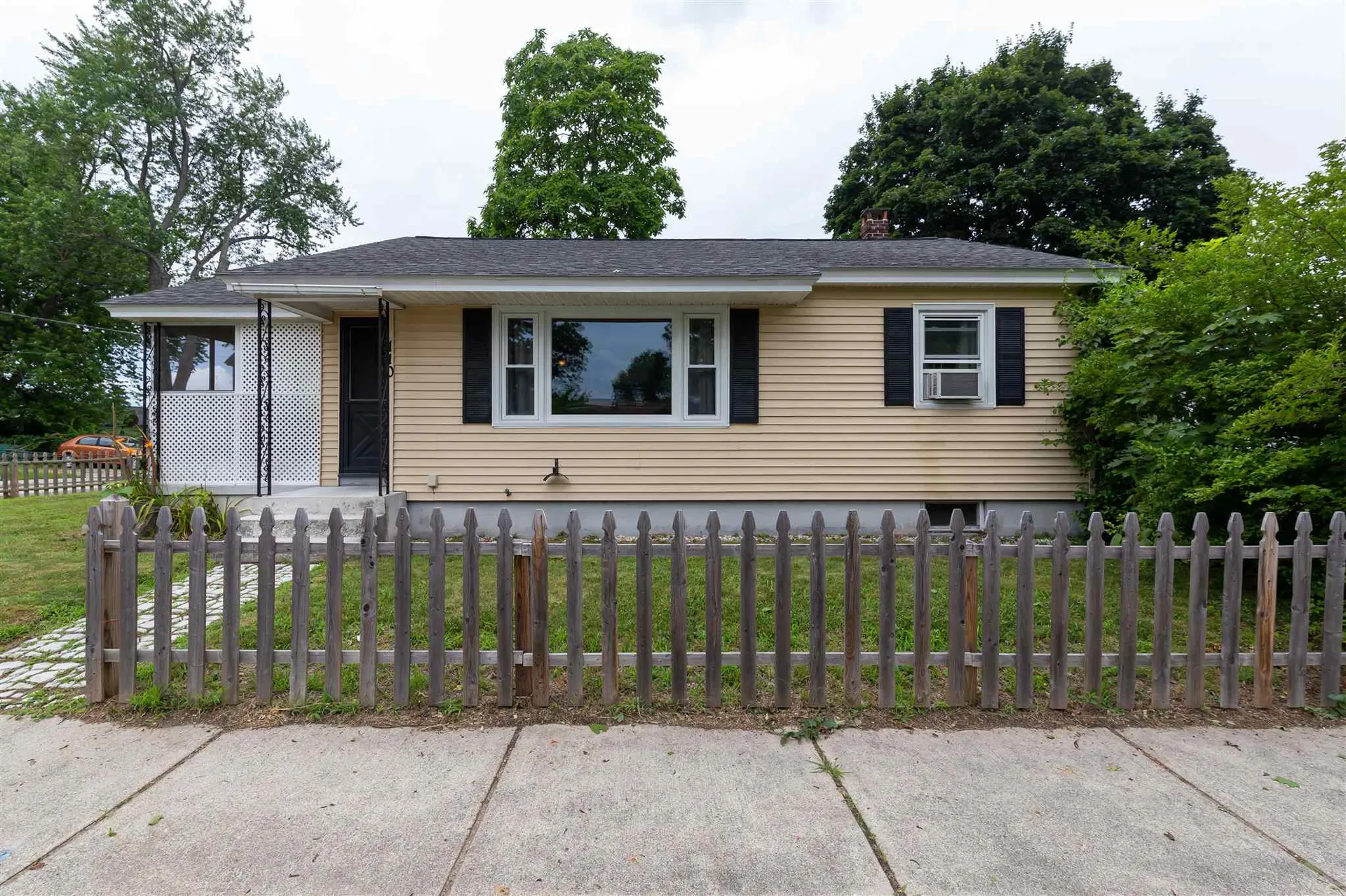110 Chandler Street Nashua NH 03064-2878