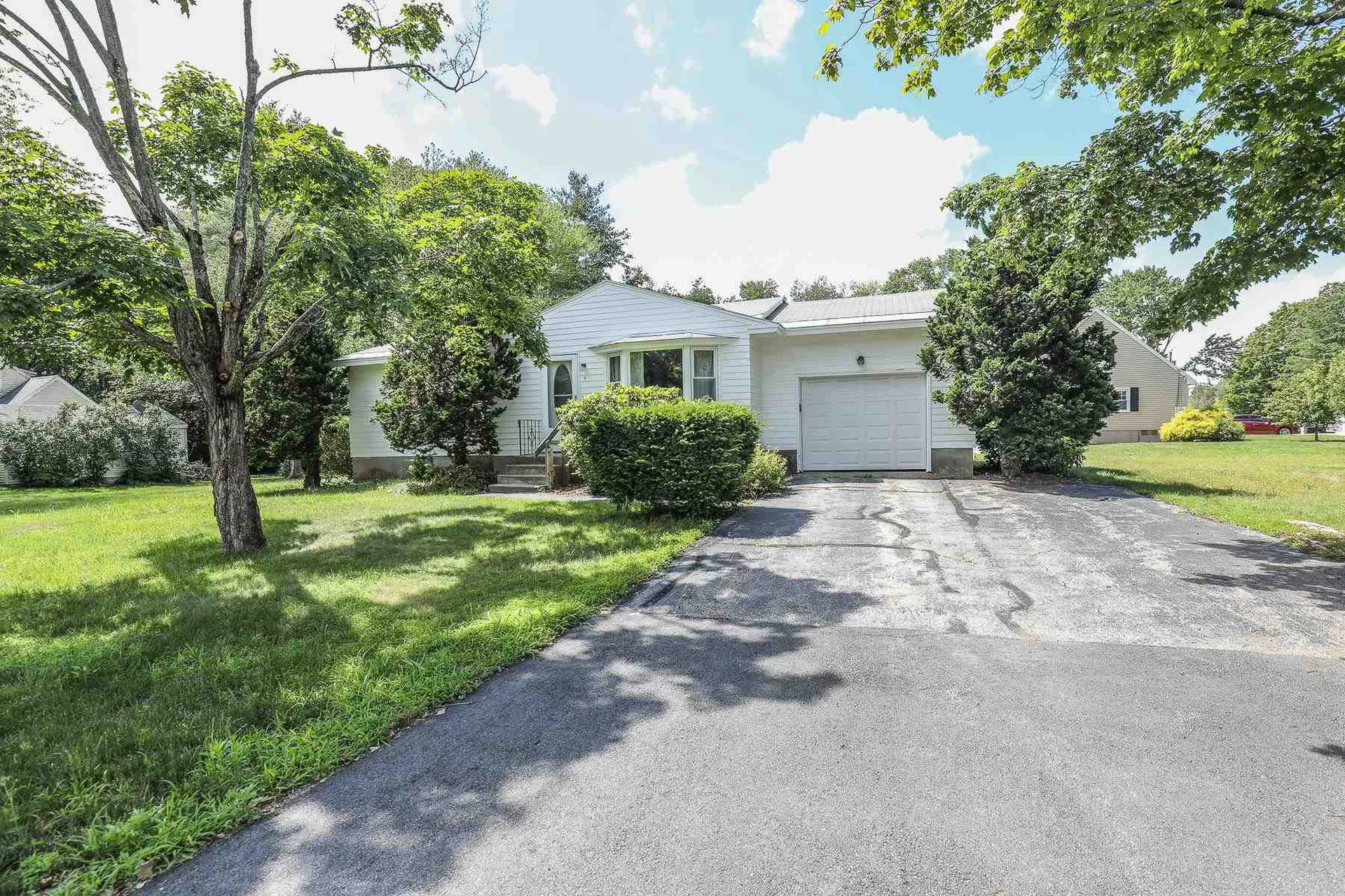 18 Grant Drive Hooksett NH 03106