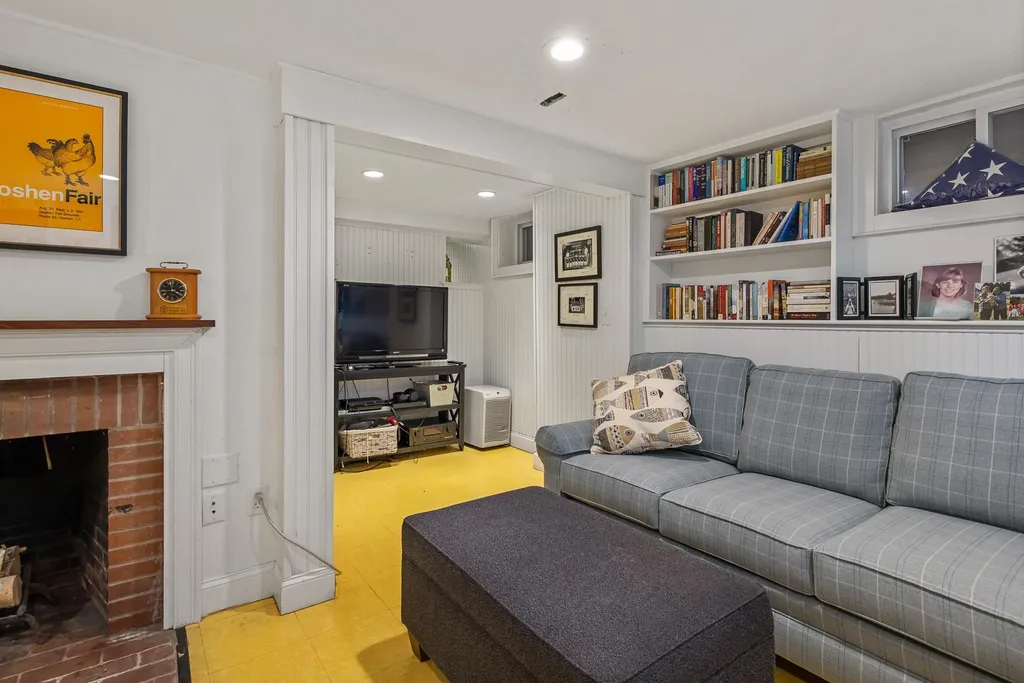 13 Laurel Lane New Castle NH 03854