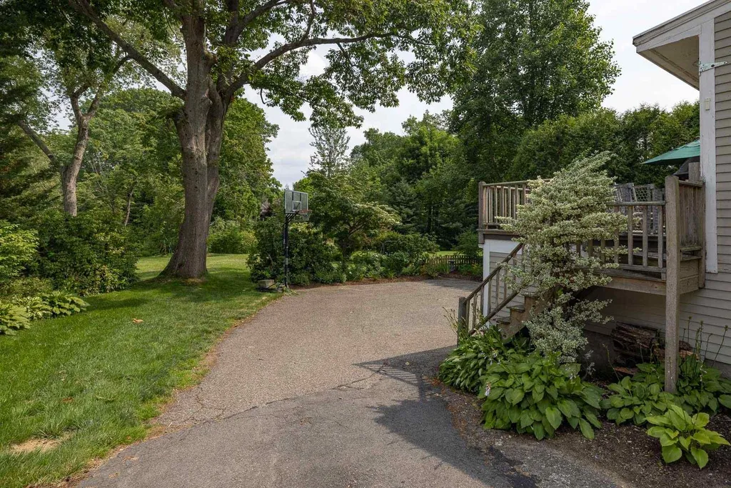 13 Laurel Lane New Castle NH 03854