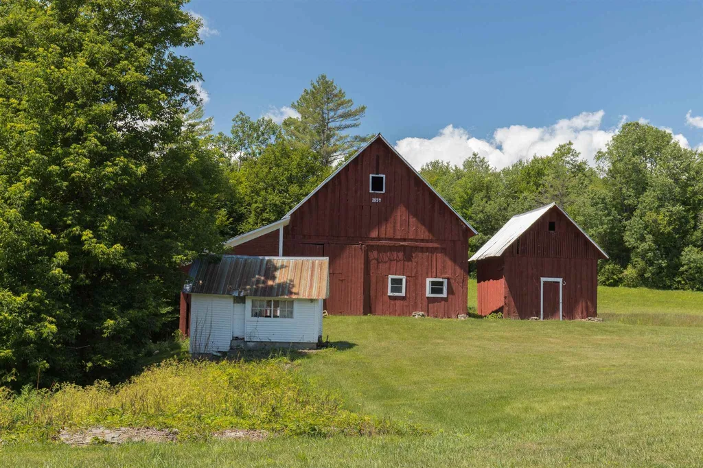6950 Vt Route 14 Royalton VT 05068