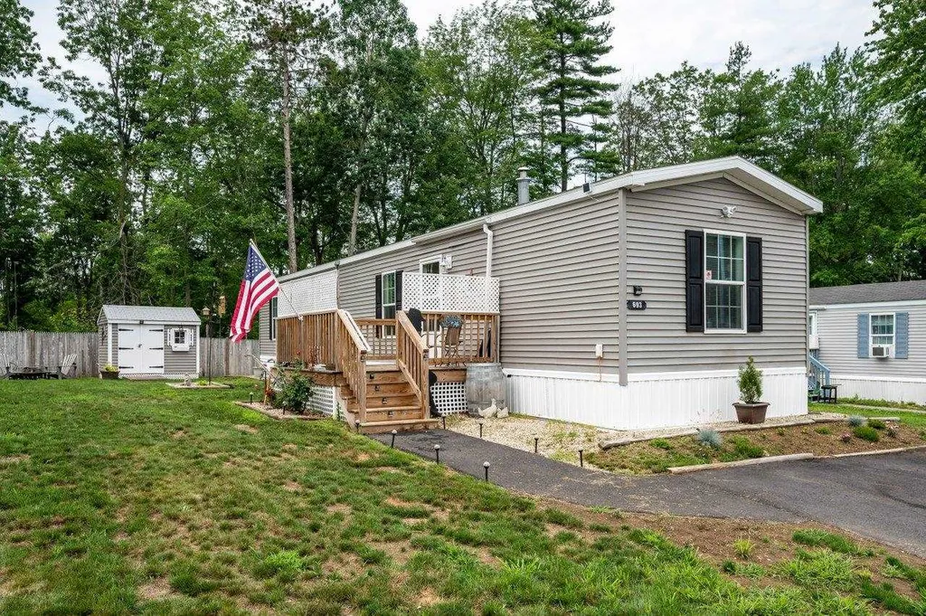 693 Sherwood Glen Somersworth NH 03878