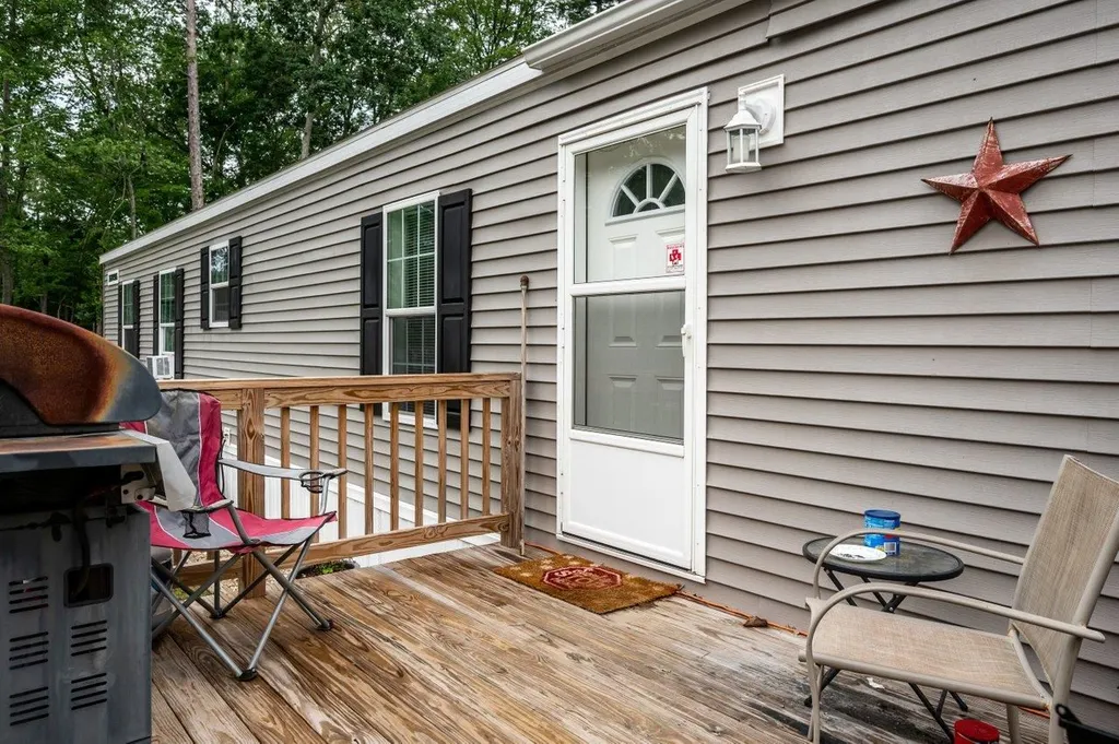693 Sherwood Glen Somersworth NH 03878